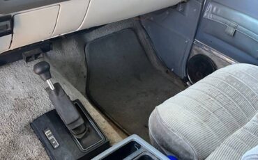 Chevy-silverado-1500-4x4-suburban-1990-white-12
