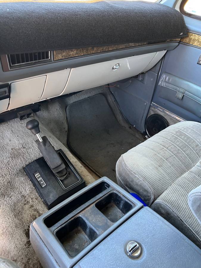 Chevy-silverado-1500-4x4-suburban-1990-white-12
