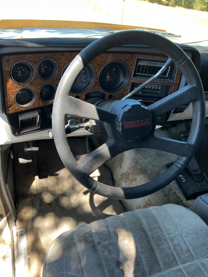 Chevy-silverado-1500-4x4-suburban-1990-white-13