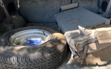 Chevy-silverado-1500-4x4-suburban-1990-white-4