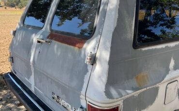 Chevy-silverado-1500-4x4-suburban-1990-white-8