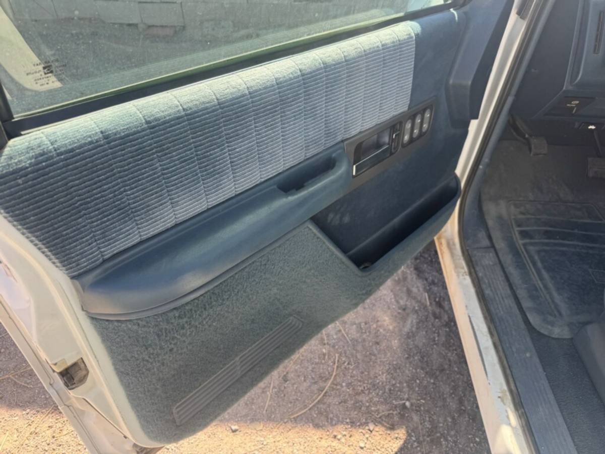 Chevy-silverado-1500-4x4ext-1994-white-7