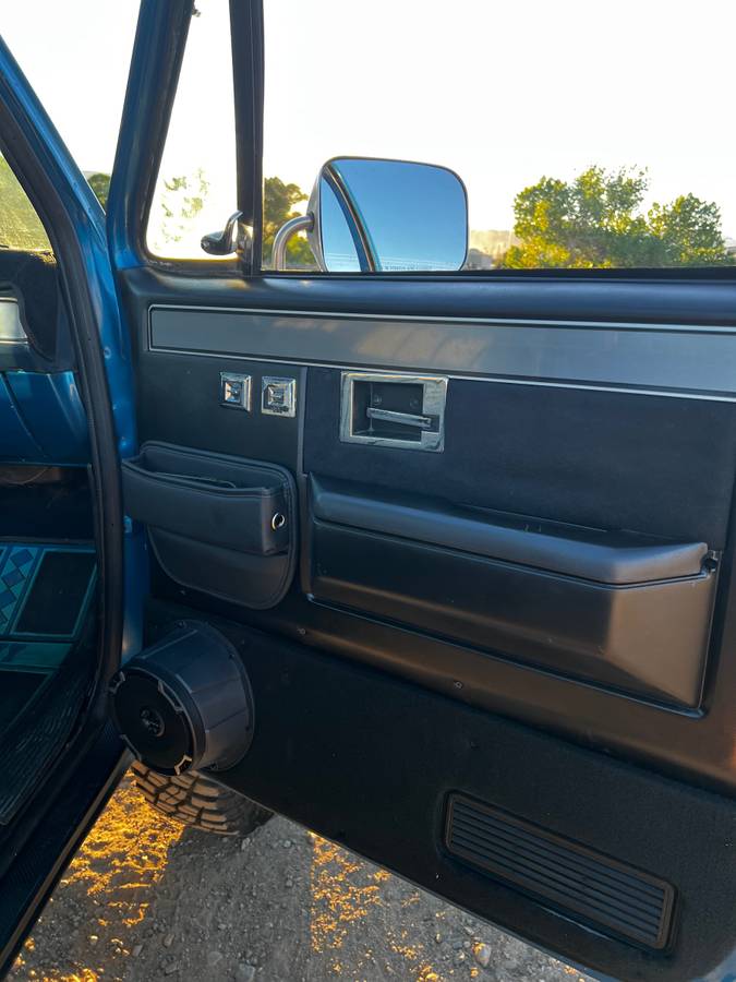 Chevy-silverado-1981-blue-10