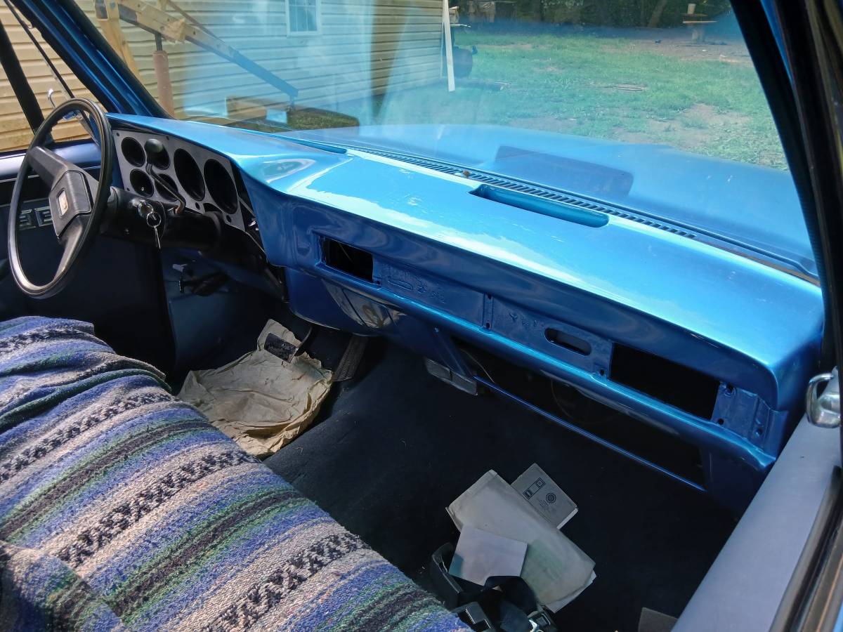 Chevy-silverado-1984-blue-2