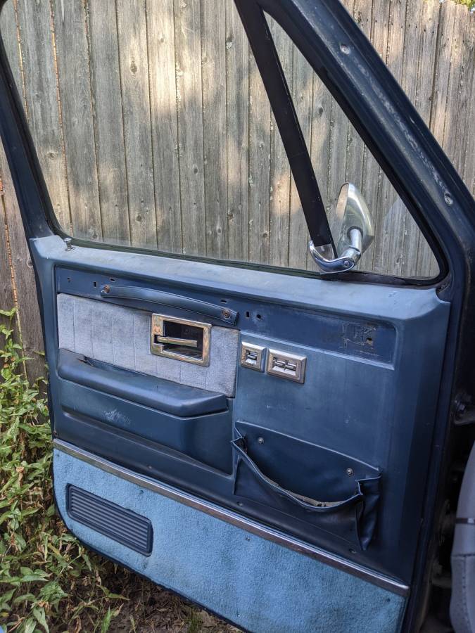 Chevy-silverado-1984-blue-2