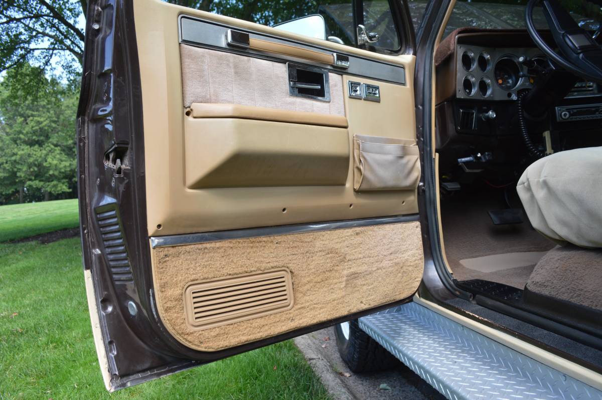Chevy-silverado-1984-brown-15