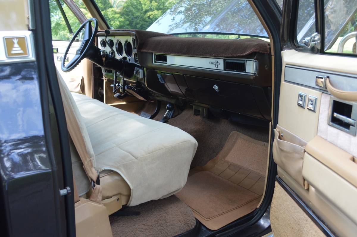 Chevy-silverado-1984-brown-16