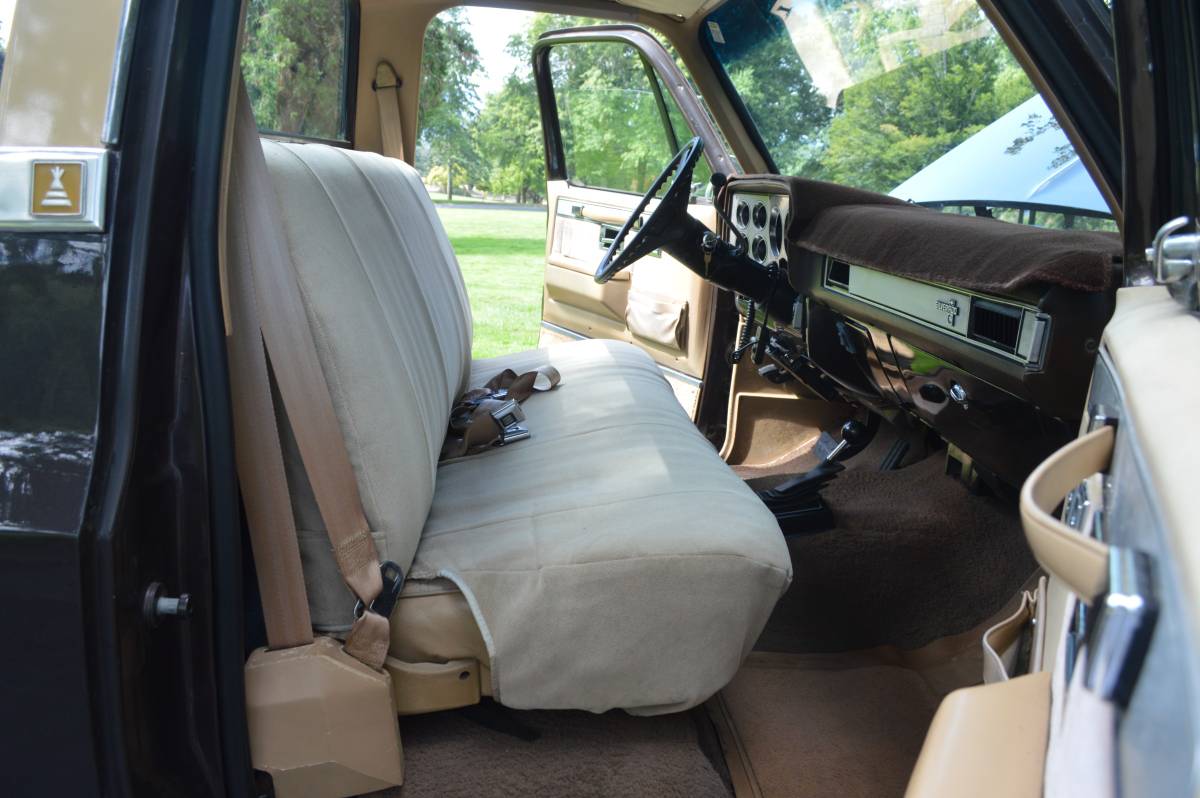 Chevy-silverado-1984-brown-17