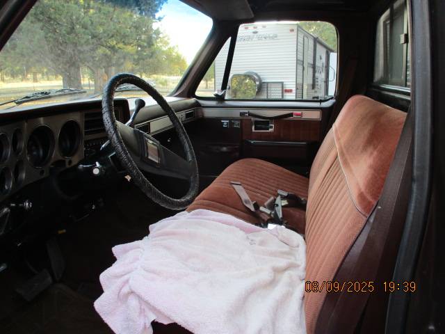 Chevy-silverado-2500-1985-brown-8