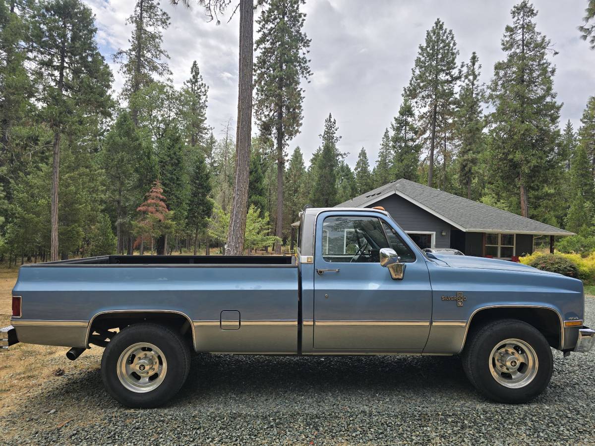 Chevy-silverado-c20-1985-blue-2