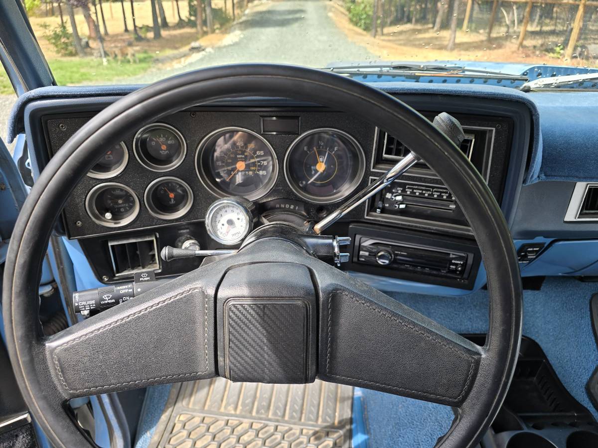 Chevy-silverado-c20-1985-blue-7
