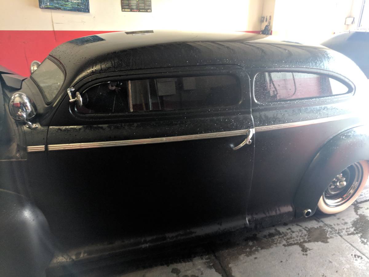 Chevy-special-deluxe-1941-black-10