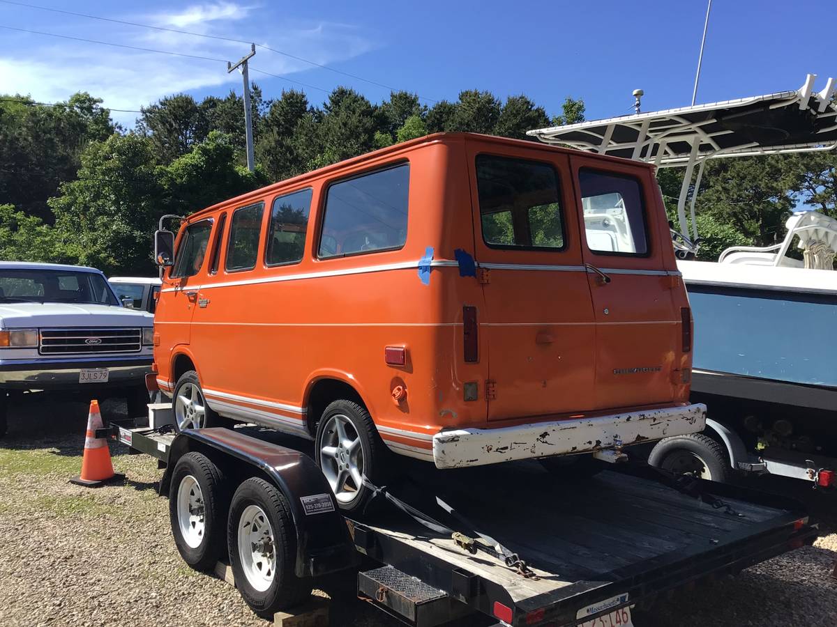 Chevy-sportsvan-1968-red