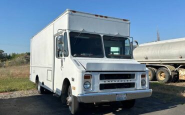 Chevy-step-van-1985-white
