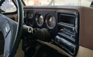 Chevy-stepsid-c10-custom-deluxe-1976-yellow-10