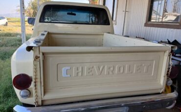 Chevy-stepsid-c10-custom-deluxe-1976-yellow-17