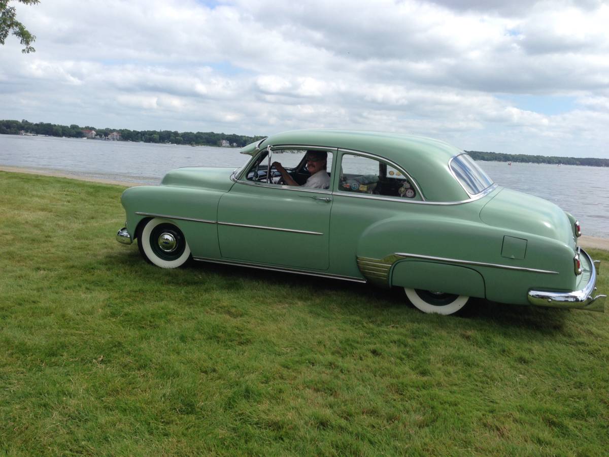 Chevy-styleline-deluxe-1952-green-1