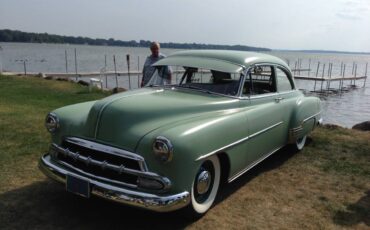 Chevy-styleline-deluxe-1952-green-2