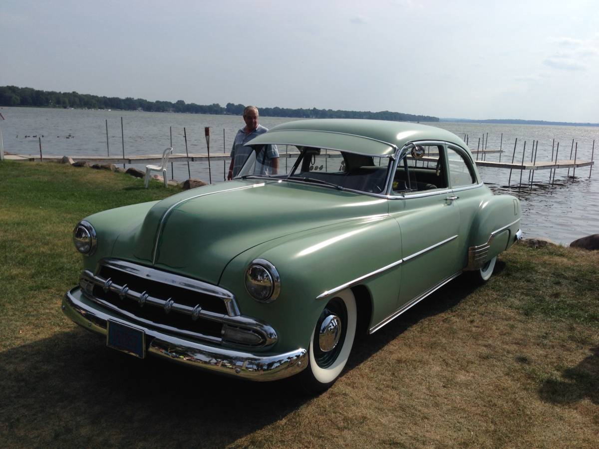 Chevy-styleline-deluxe-1952-green-2