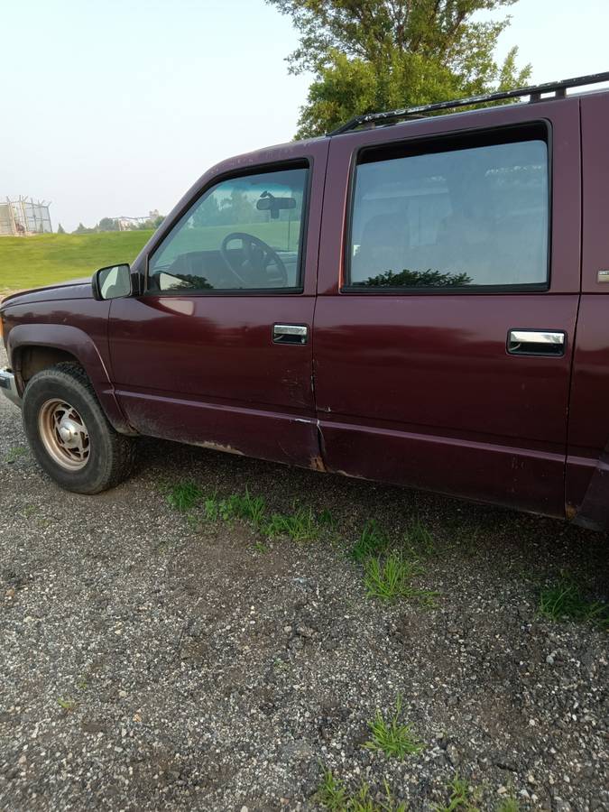 Chevy-suburban-1500-1994-red-13