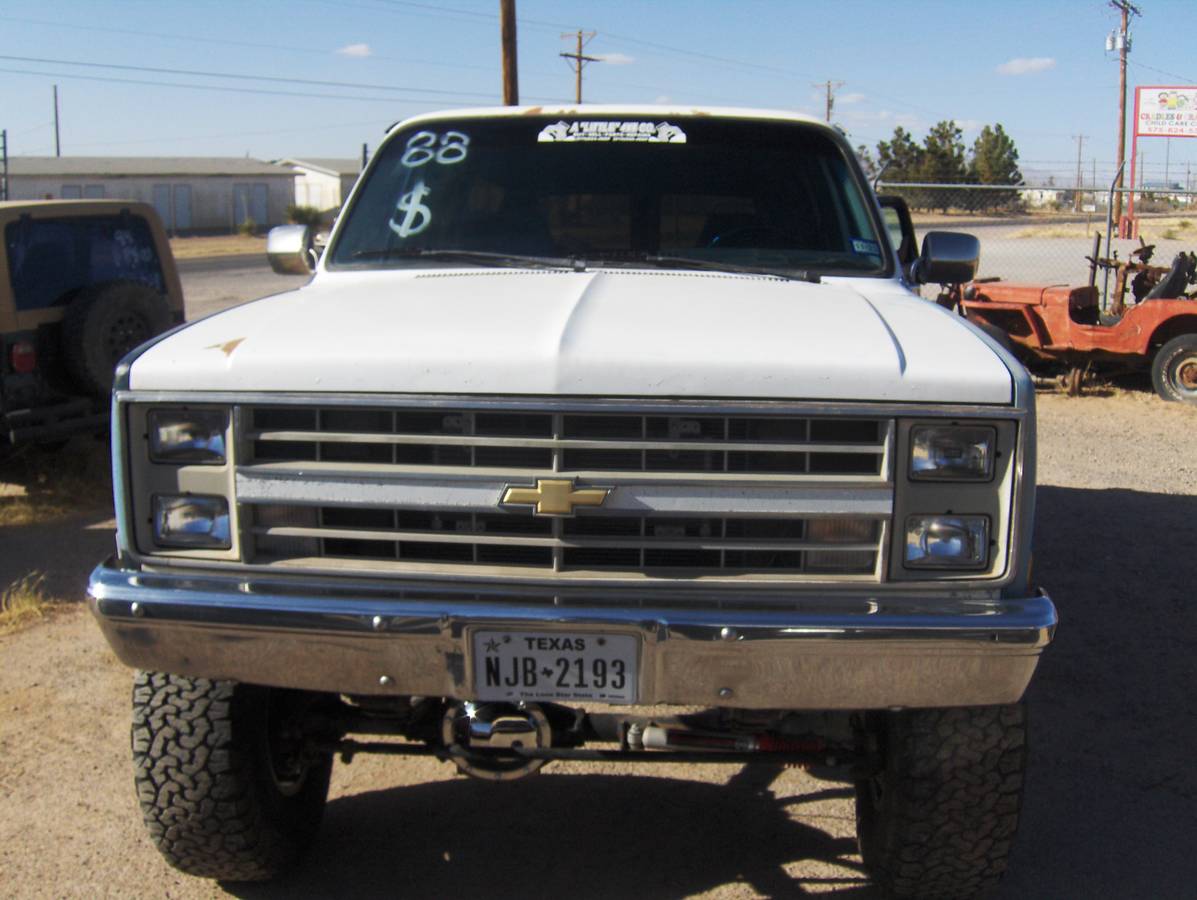 Chevy-suburban-1500-4x4-1988-white-1