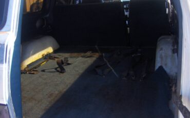 Chevy-suburban-1500-4x4-1988-white-11