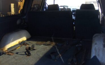 Chevy-suburban-1500-4x4-1988-white-12