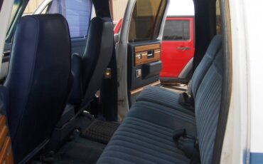 Chevy-suburban-1500-4x4-1988-white-14