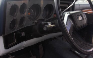 Chevy-suburban-1500-4x4-1988-white-17