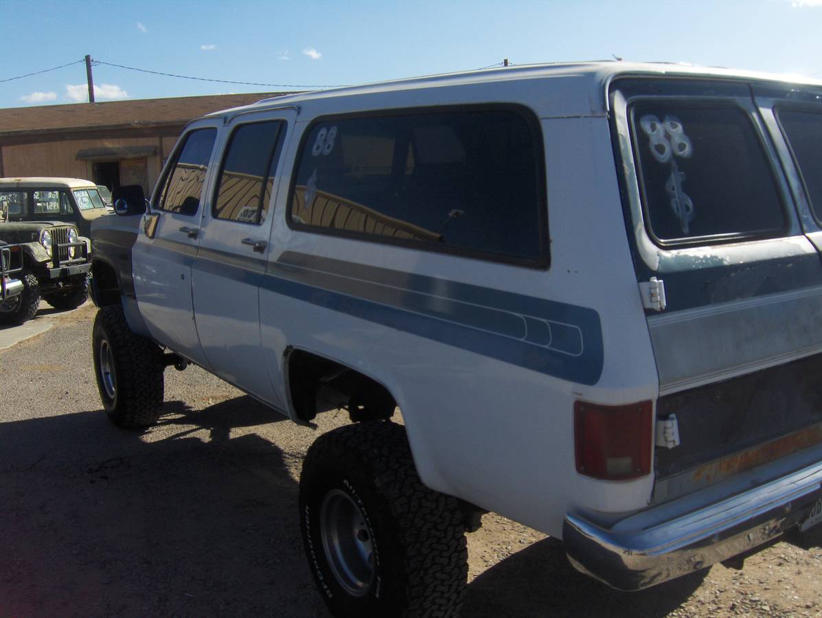 Chevy-suburban-1500-4x4-1988-white-2