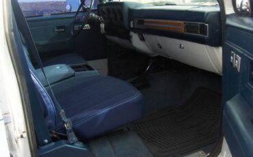 Chevy-suburban-1500-4x4-1988-white-20