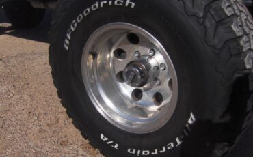 Chevy-suburban-1500-4x4-1988-white-21