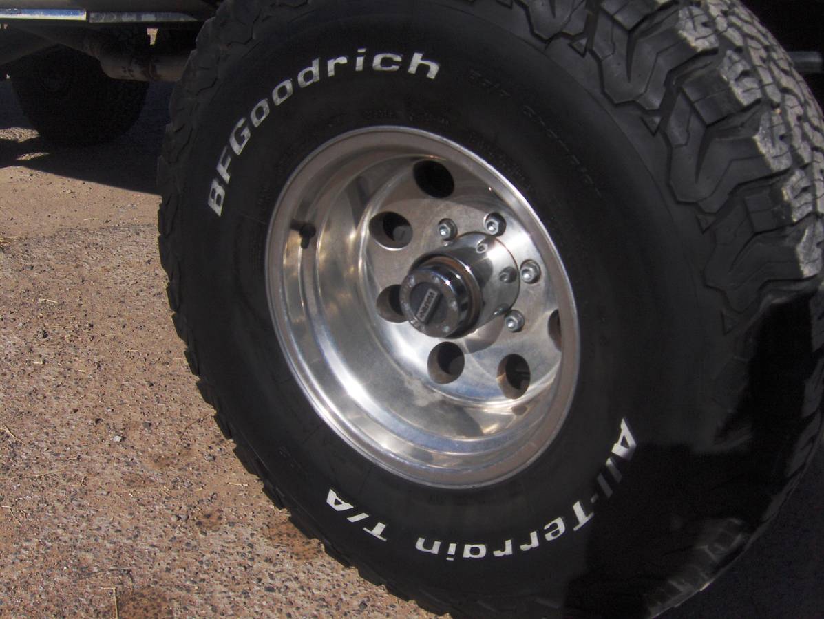 Chevy-suburban-1500-4x4-1988-white-21