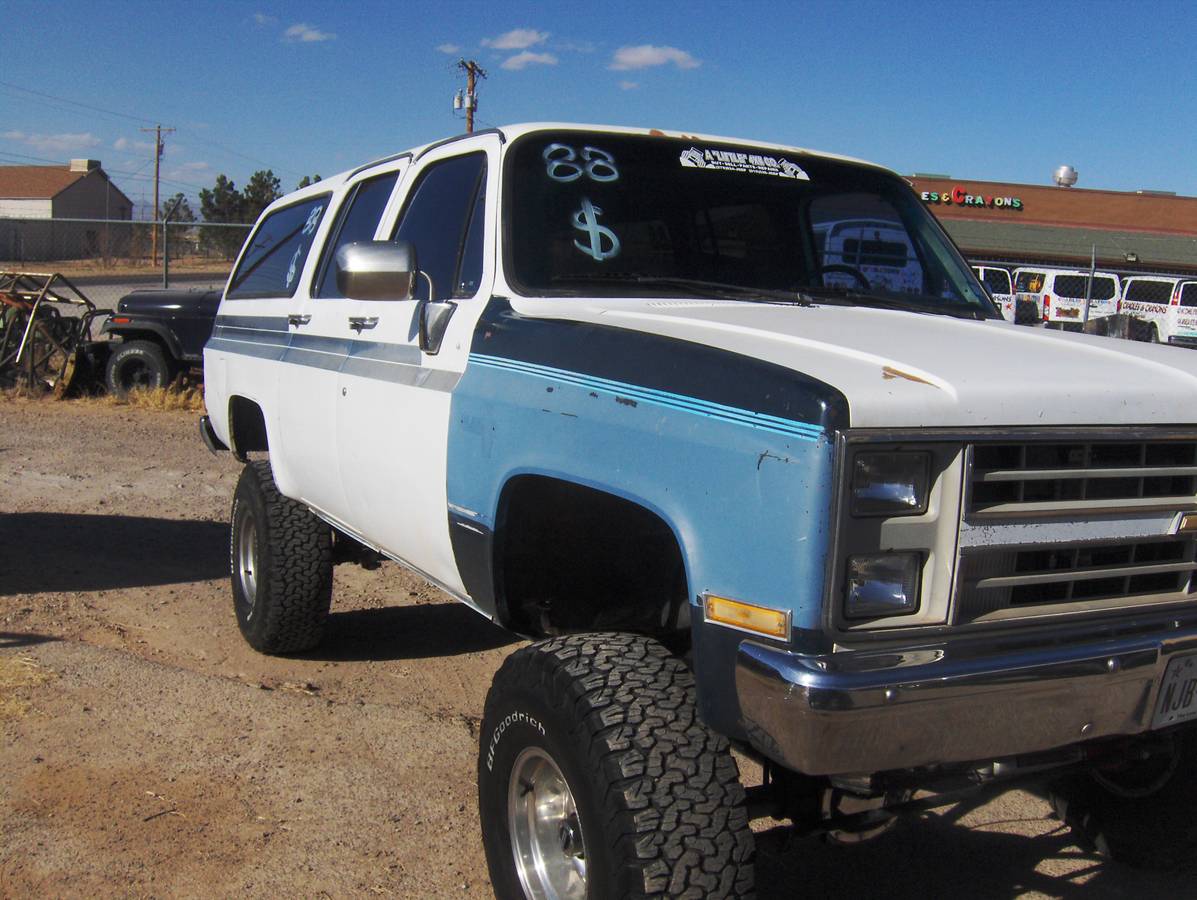 Chevy-suburban-1500-4x4-1988-white-3