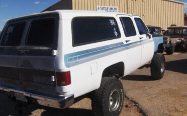 Chevy-suburban-1500-4x4-1988-white-4