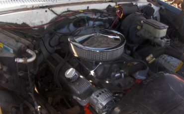 Chevy-suburban-1500-4x4-1988-white-6