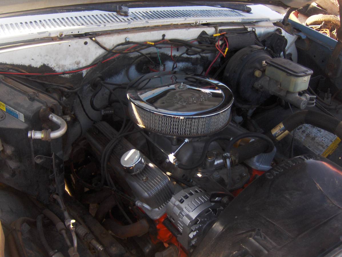 Chevy-suburban-1500-4x4-1988-white-6