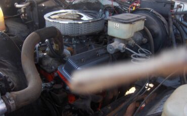 Chevy-suburban-1500-4x4-1988-white-7