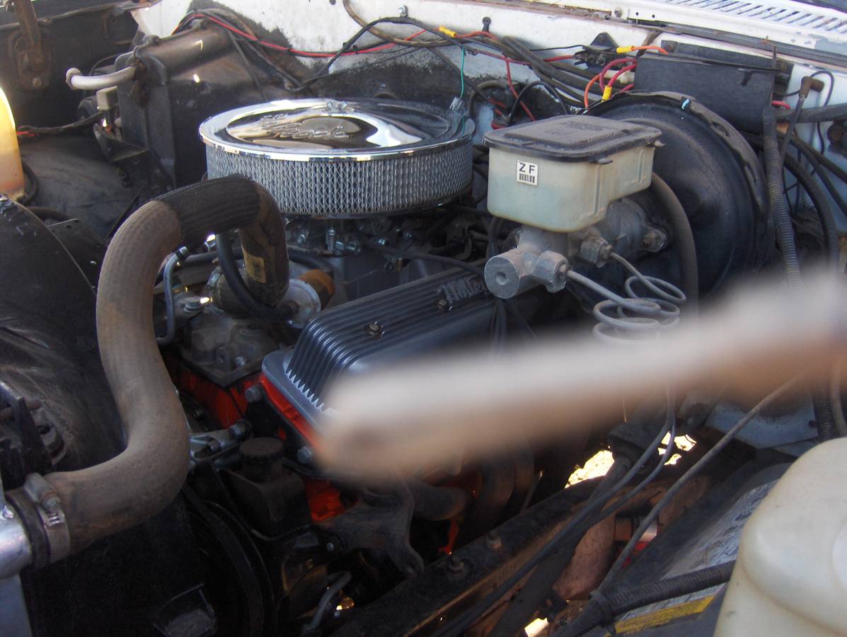 Chevy-suburban-1500-4x4-1988-white-7