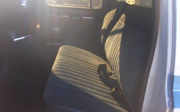 Chevy-suburban-1500-4x4-1988-white-8