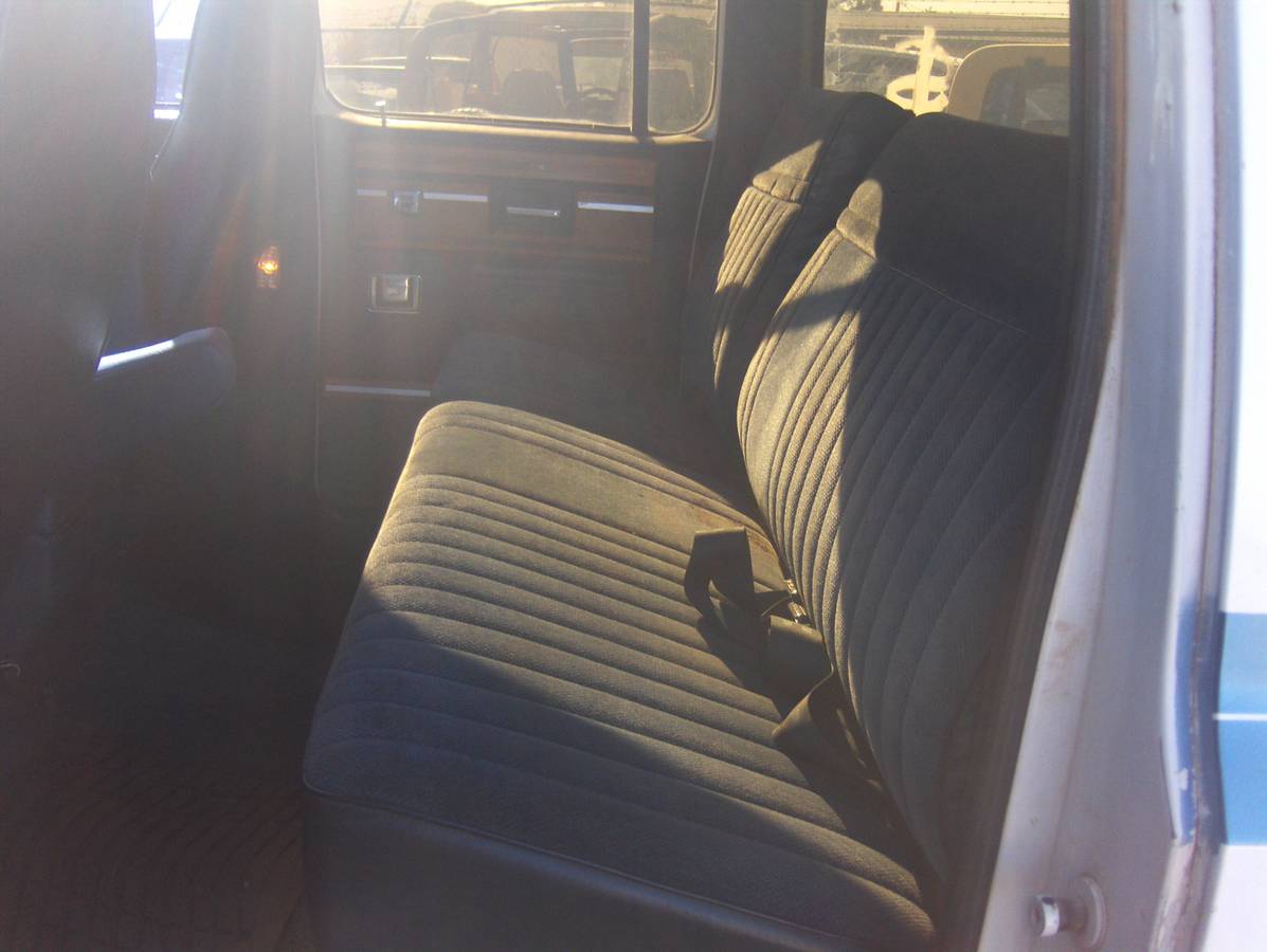 Chevy-suburban-1500-4x4-1988-white-8