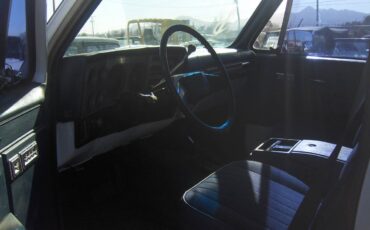 Chevy-suburban-1500-4x4-1988-white-9