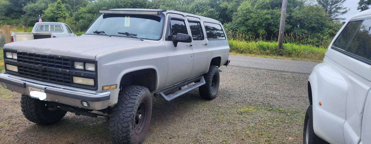Chevy-suburban-1500-4x4-1990-grey-1