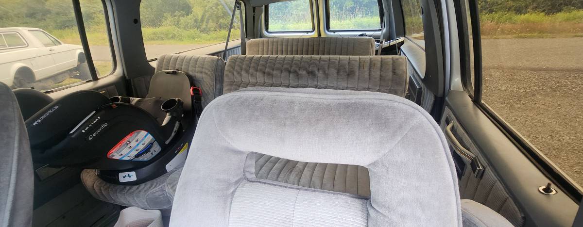 Chevy-suburban-1500-4x4-1990-grey-10