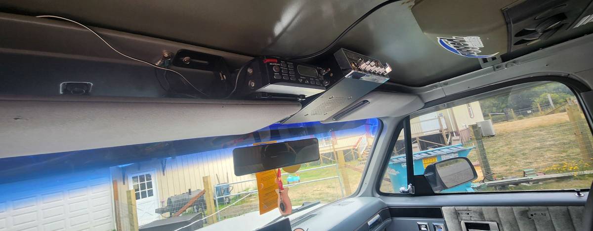 Chevy-suburban-1500-4x4-1990-grey-18