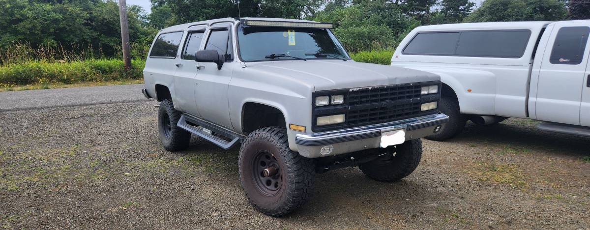 Chevy-suburban-1500-4x4-1990-grey-2