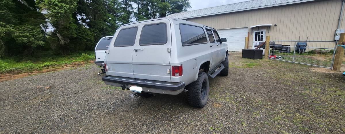 Chevy-suburban-1500-4x4-1990-grey-25