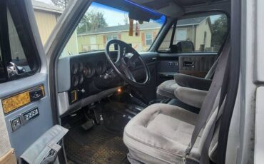 Chevy-suburban-1500-4x4-1990-grey-4
