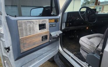 Chevy-suburban-1500-4x4-1990-grey-5