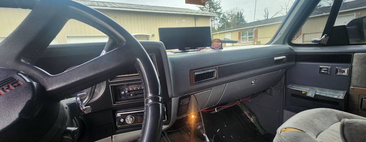 Chevy-suburban-1500-4x4-1990-grey-7